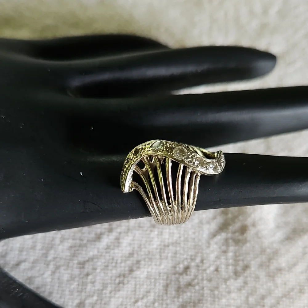 Swirl Unique Silver Women's Ring